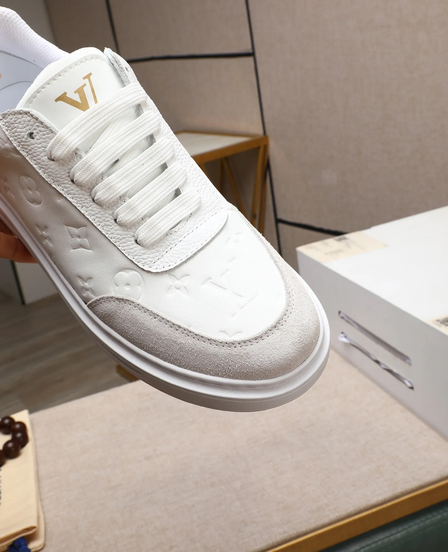 Men's shoes 💰540 📛📛【LOUIS VUITTON】Louis Vuitton new product👟Milan fashion catwalk style🇰🇾🇰🇾LV family logo, celebrity style, a must-have for fashionistas⚠️Classic presbyopia flower➕Water-dyed cow lining➕Special outsole👞Number 38-44 (45 46 custom-made)
